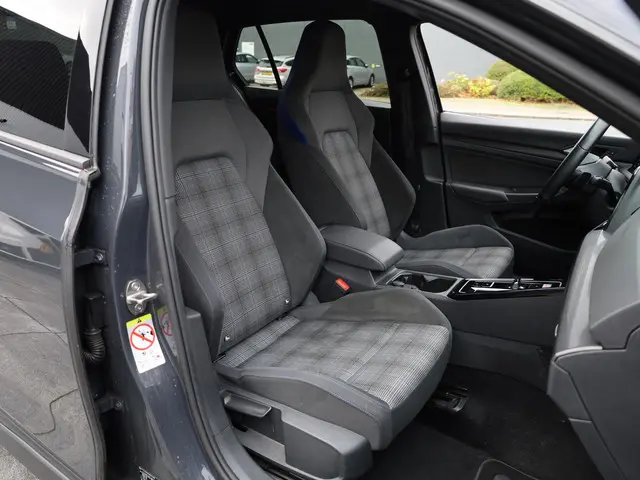 Volkswagen Golf GTE 2022 Hybride Benzine 32