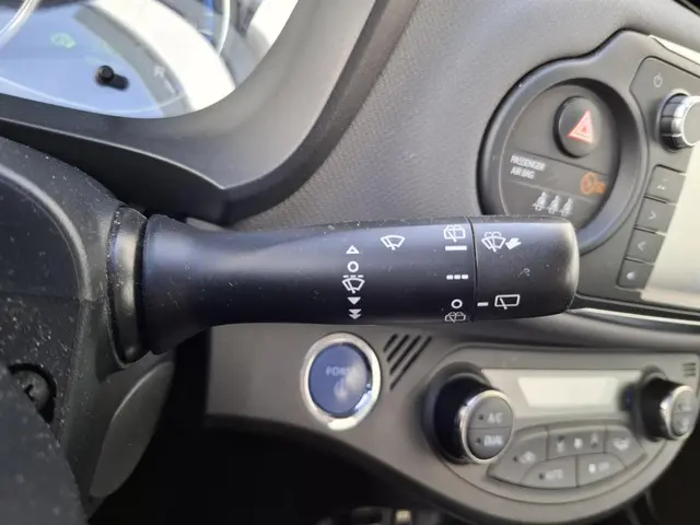 Toyota Yaris 1.5 Hybrid 2017 Hybride Benzine 17