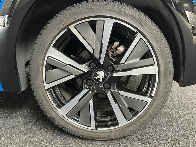 Peugeot 208 1.2 PureTech 100pk GT 2021 Benzine 32