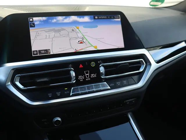 BMW 3 Serie Touring 318i 2020 Benzine 14