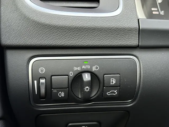 Volvo V60 2.0 T3 R-Design 2017 Benzine 25