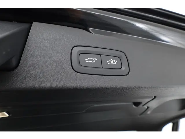 Volvo V60 T8 Recharge Ultra Dark 2025 Hybride Benzine 32