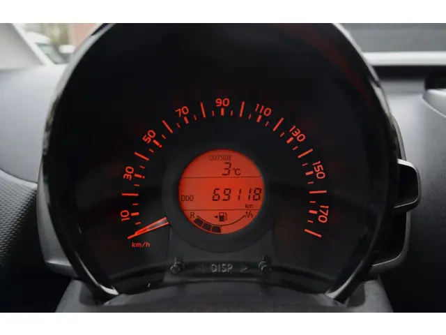 Toyota Aygo 1.0 VVT-i x-now / NL auto 2017 Benzine 16