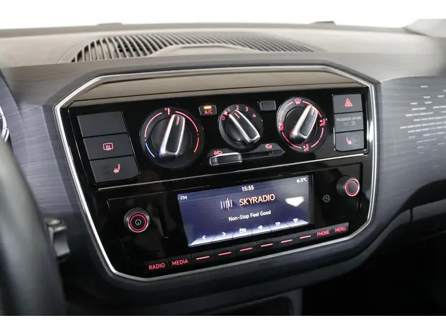 Volkswagen up! 1.0 BMT high up! 2017 Benzine 18