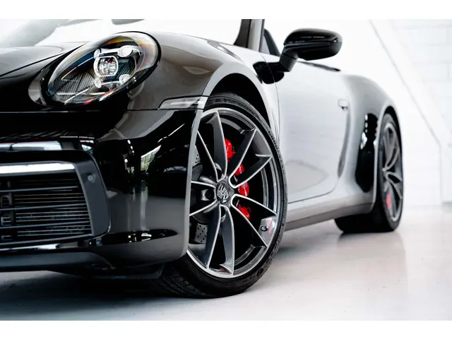 Porsche 911 Carrera Cabriolet 2020 Benzine 13