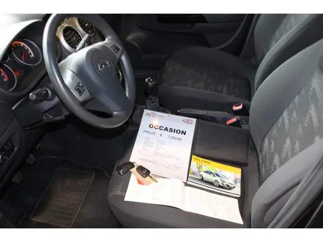 Opel Corsa 1.2-16V Berlin 2014 Benzine 23