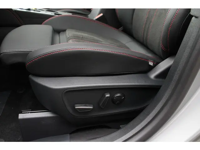 Ford Kuga 2.5 PHEV ST-Line X 2025 Hybride Benzine 25