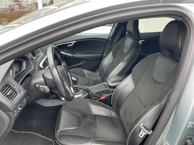 Volvo V40 2.0 T3 R-Design 2015 Benzine 11