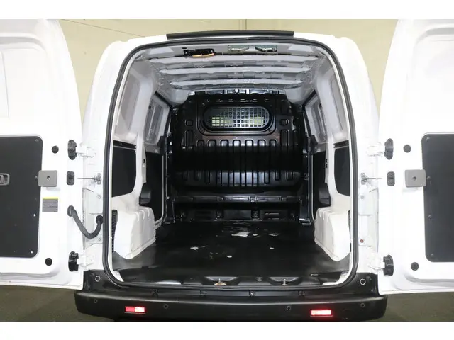 Nissan e-NV200 3