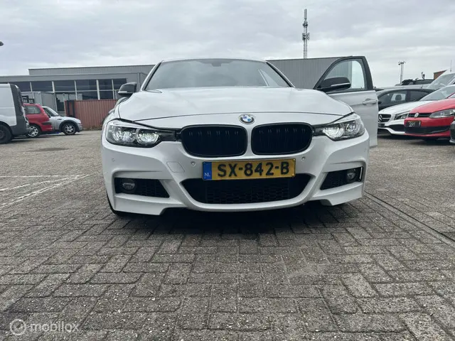 BMW 3 Serie 318i M Sport Edition 2018 Benzine 5