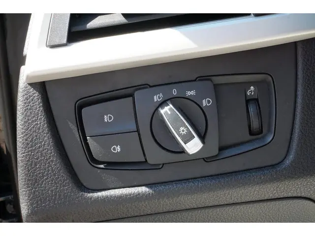 BMW 3 Serie 318i FACELIFT MODEL 2017 Benzine 18