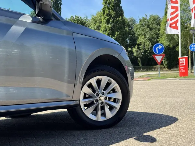 Škoda Kamiq 1.0 TSI Selection DSG 110 pK 2024 Benzine 2