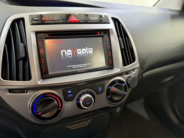 Hyundai i20 I-20 HB 1.2i i-Deal Airco NAP 2014 Benzine 27