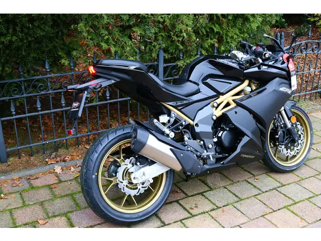 Yamaha YZF R125 TRMOTOR 125 GP-ONE [A1 A2] 2025 Benzine 9