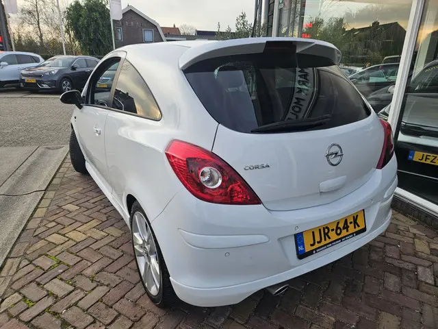 Opel Corsa 1.4-16V Opc-Line,Sport 2014 Benzine 7