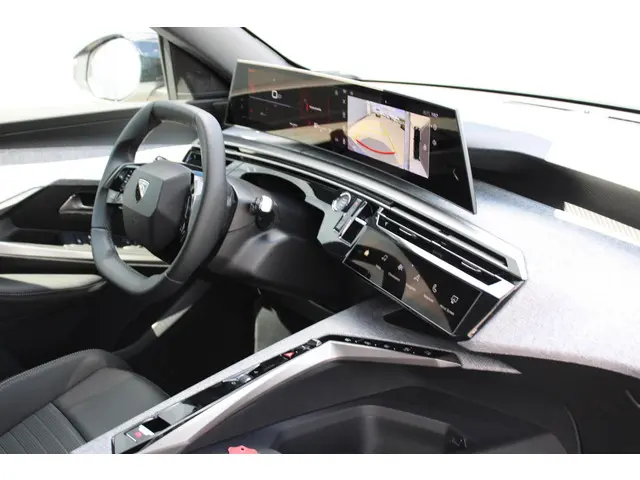 Peugeot 5008 HYBRID 145 ALLURE 2025 Hybride Benzine 12