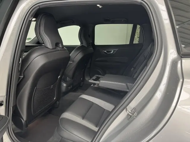 Volvo V60 2.0 B3 Plus Dark 2023 Benzine 39