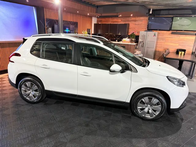 Peugeot 2008 |1.2 PureTech Blue Lion | Pano | 2017 Benzine 23