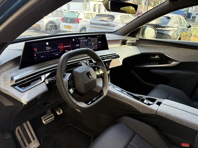 Peugeot 3008 1.2 Hybrid 145 GT 2025 Hybride Benzine 21