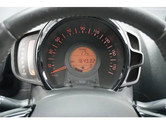 Toyota Aygo 1.0 VVT-i x-clusiv 2014 Benzine 17