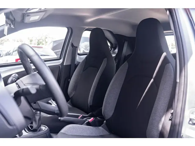 Toyota Aygo X 1.0 VVT-i MT Play 2022 Benzine 28