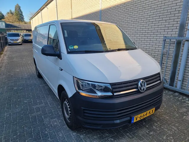 Volkswagen Transporter 2.0 TDI L2H1 2018 Diesel 16