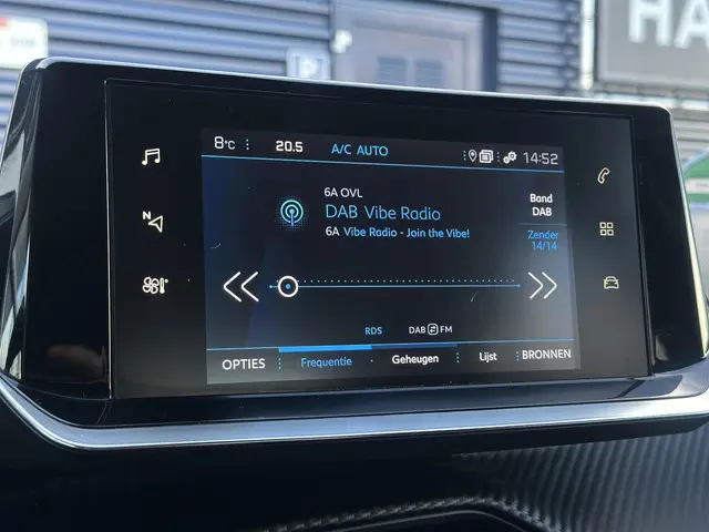 Peugeot 2008 1.2 PureTech 130pk Allure 2021 Benzine 15