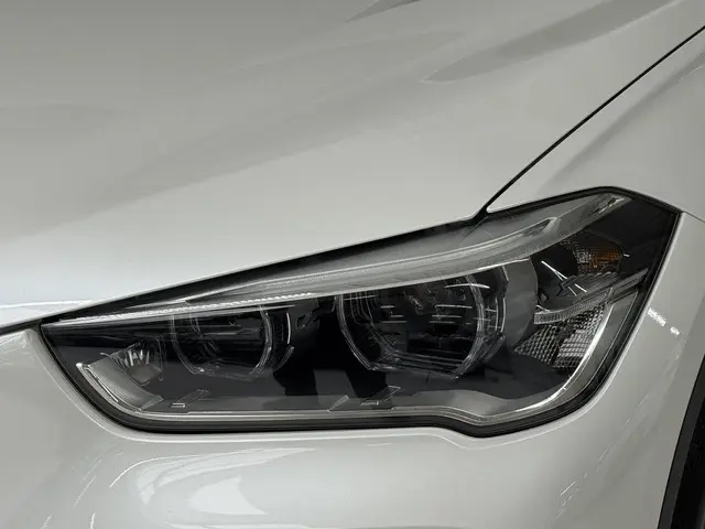 BMW X1 sDrive20i High Executive 2018 Benzine 27