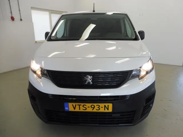 Peugeot Partner 1.5 BlueHDi 100 S&S L1 2023 Diesel 9