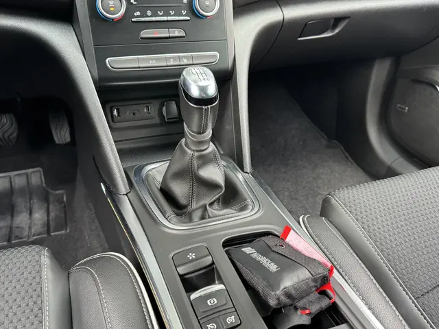 Renault Mégane Estate 1.3 TCE BOSE 2019 Benzine 23
