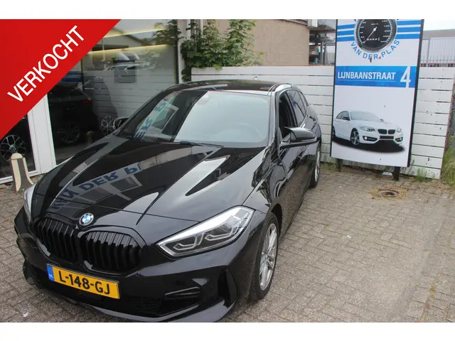 BMW 1 Serie 118i Executive Edition 2021 Benzine