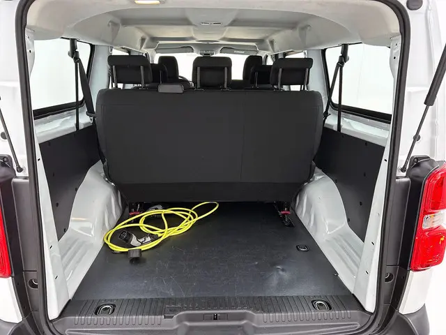 Opel Vivaro-e Combi L3H1 75 kWh 2022 Elektrisch 19