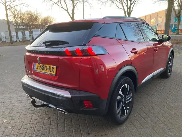 Peugeot 2008 1.2 PureTech Blue Lease Allure 2020 Benzine 4