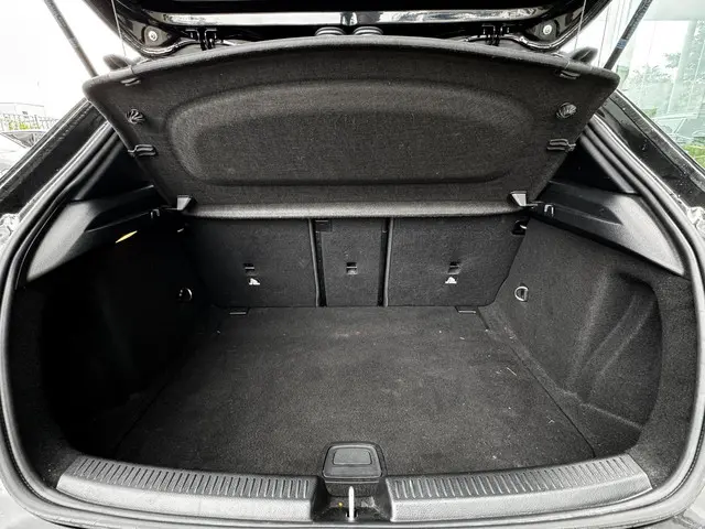 Mercedes-Benz A-Klasse 250 Premium 2019 Benzine 14