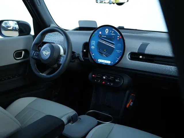 MINI 5-Deurs Mini 1.5 Cooper C Favoured L 2025 Benzine 23