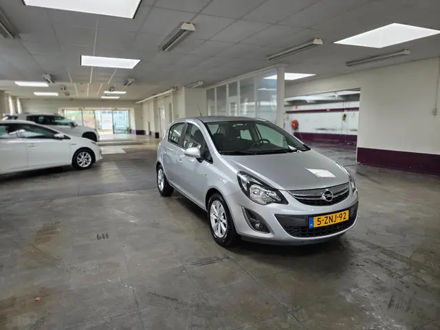 Opel Corsa 1.2-16V Design Edition 2014 Benzine 3