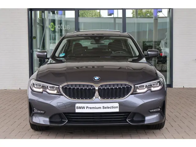BMW 3 Serie 320i High Executive 2019 Benzine