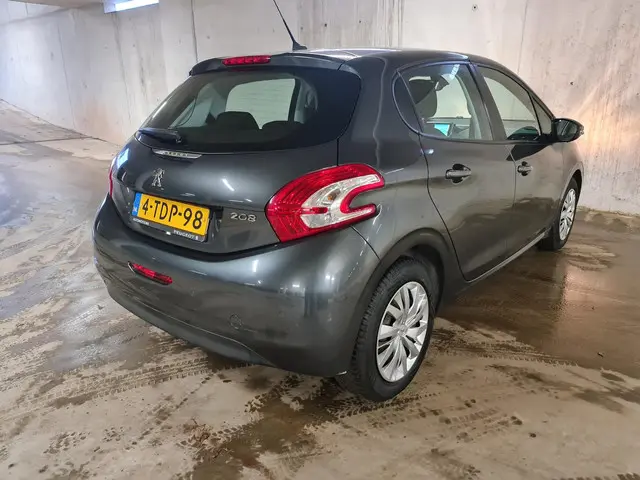 Peugeot 208 1.2 VTi Envy 2014 Benzine 9