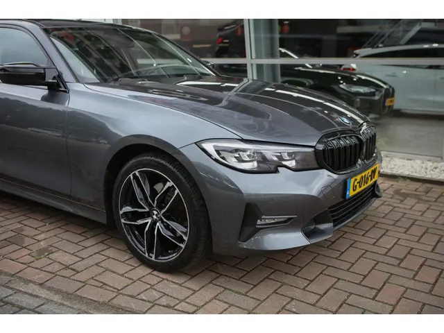 BMW 3 Serie 320i High Executive 2019 Benzine 25