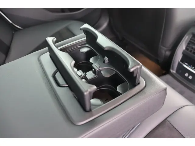 BMW 3 Serie 330e 2024 Hybride Benzine 16