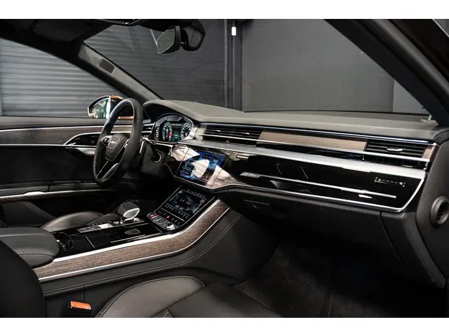 Audi A8 4.0 TFSI S8 Quattro 2024 Benzine 46
