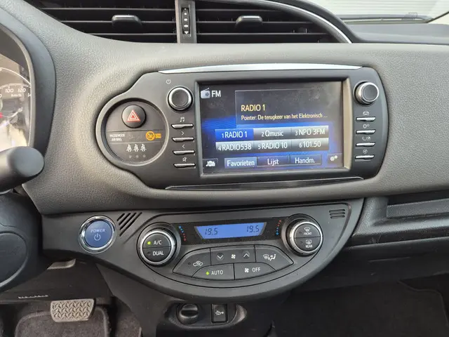 Toyota Yaris 1.5 Hybrid Dynamic 2019 Hybride Benzine 29