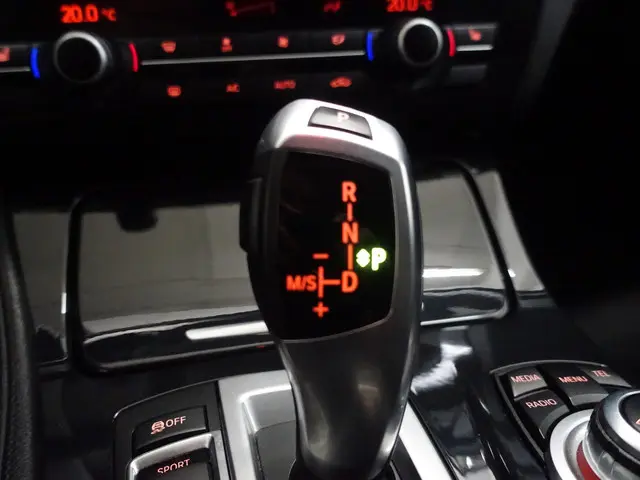 BMW 5 Serie F10 520i High Exe M Sport Aut- 2013 Benzine 10