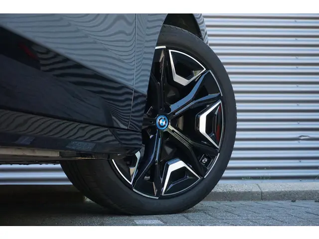 BMW iX xDrive50 2024 Elektrisch 28