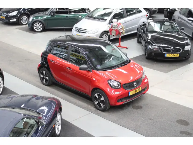 Smart Forfour 1.0 Essential Edition 2015 Benzine 18