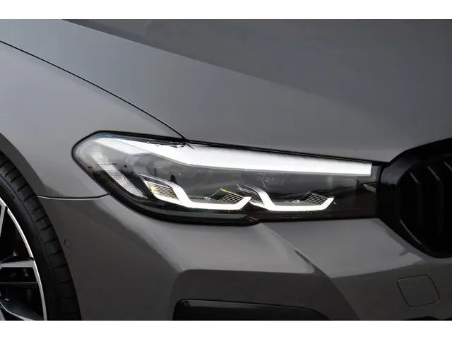 BMW 5 Serie 545e xDrive M-Sport 2022 Hybride Benzine 48