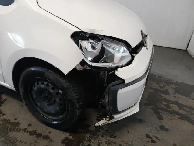 Volkswagen up! 1.0 BMT move up! SCHADEAUTO!! 2017 Benzine 8