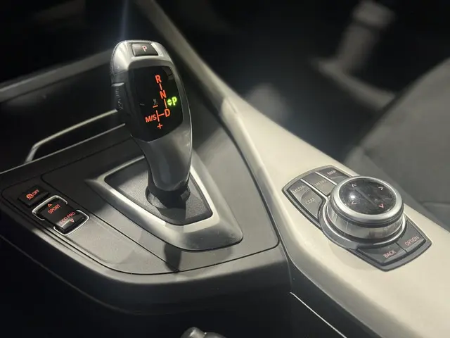 BMW 1 Serie 118i Executive 2018 Benzine 11