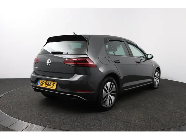 Volkswagen e-Golf 2