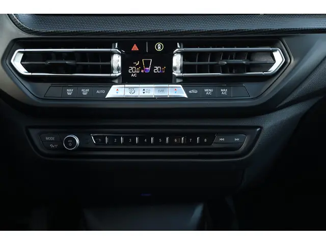 BMW 1 Serie 118i Executive Sportline Aut. 2021 Benzine 49